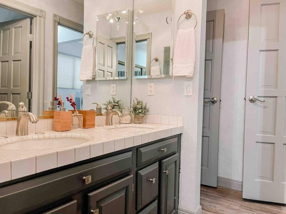 *Entertainment Villa* 5Min To Strip Optional Heated Pool Jacuzzi! Las Vegas Extérieur photo